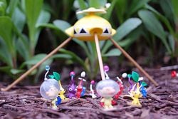 Promotional picture of the Agatsuma Pikmin 2 figurines outdoors.