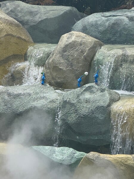 File:Epic Universe DKC Pikmin 2.jpg