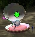 A Pearly Clamclamp being attacked by Pikmin.
